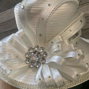 NWT LILY & TAYLOR Designer Church Hat White Bow Rhinestones Fancy Crisp Elegant